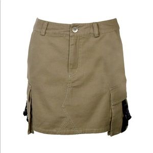 Utility skirt with buckles on side